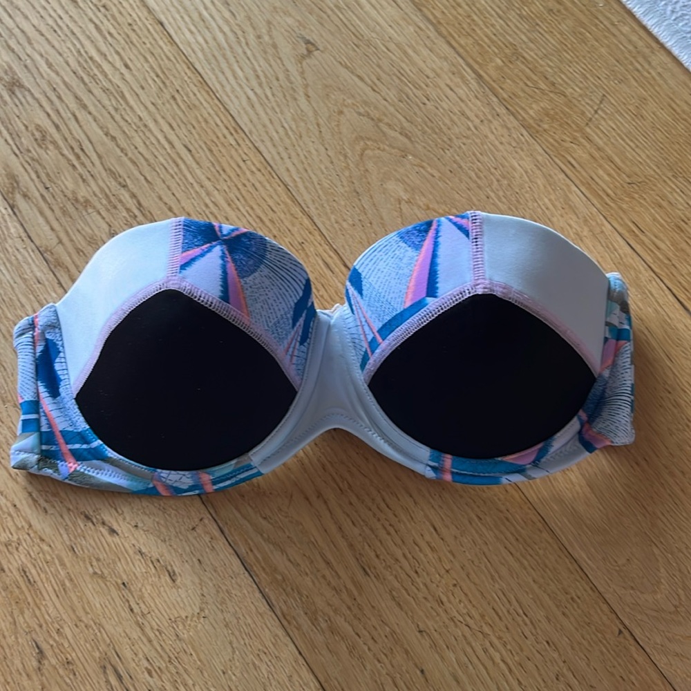 Victoria Secret bathing suit top 32DD - Picture 1 of 3